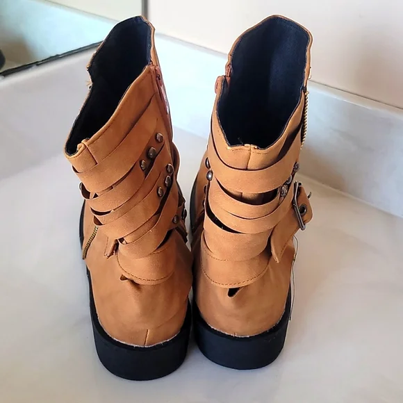 NWOT Brown Suede Boots - Picture 2 of 7